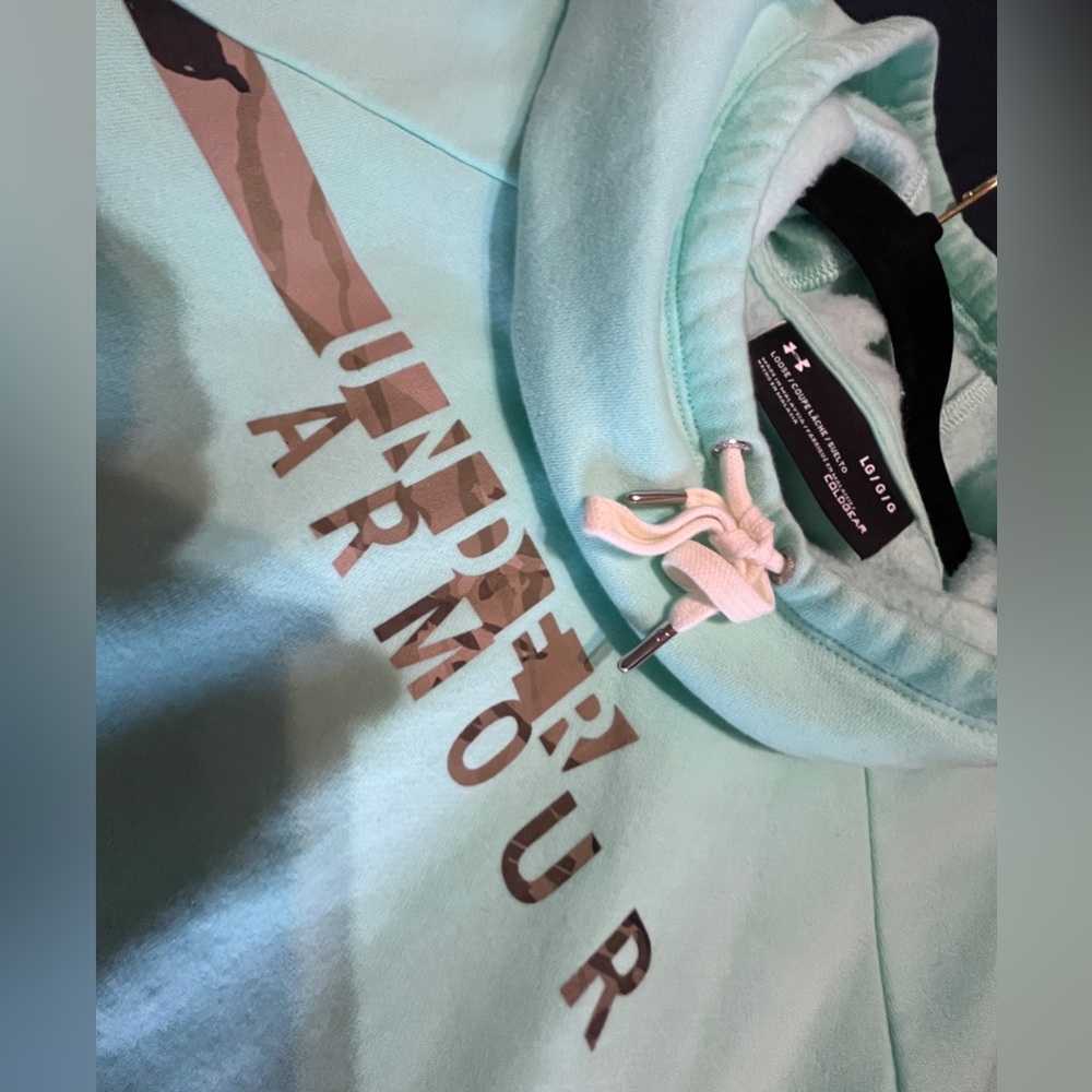Ladies Large Under Armour sweatshirt - excellent condition,  NWOT